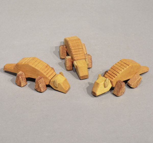 Armadillos en madera - Image 2